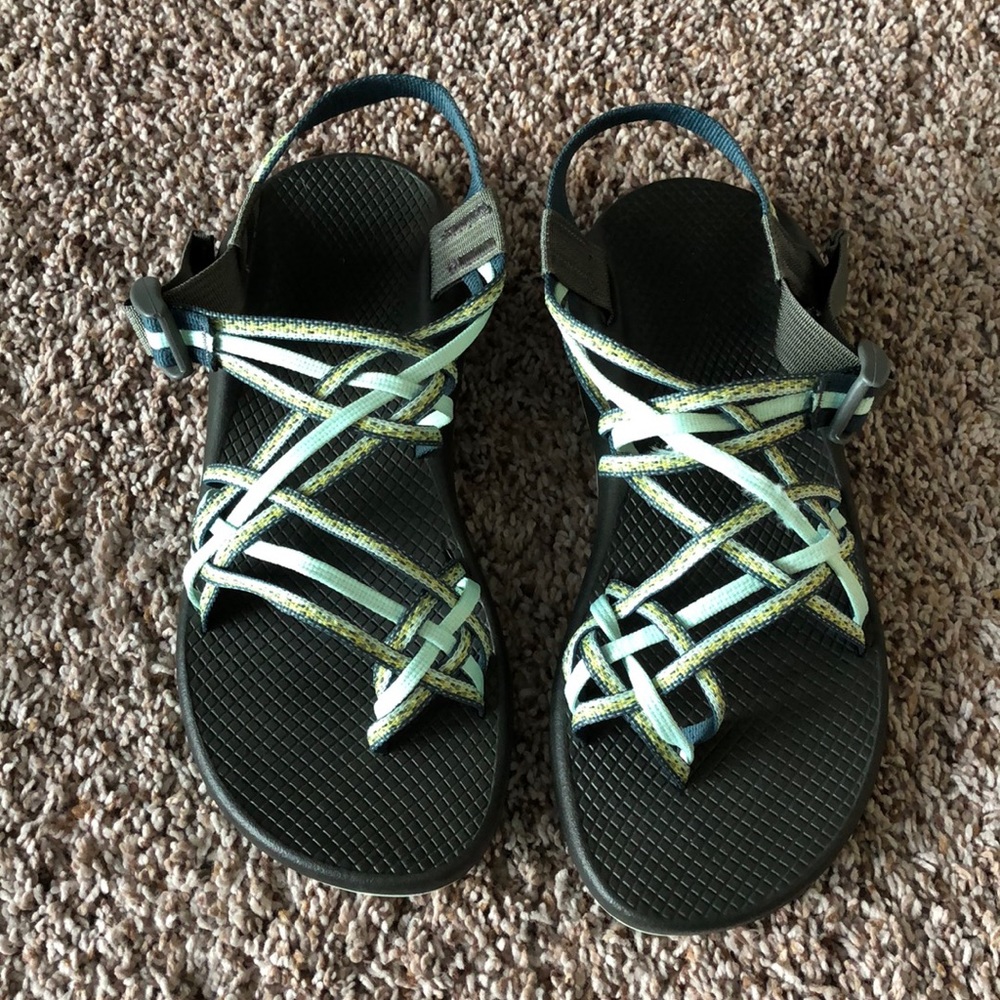 Women’s brand new Chaco sandals